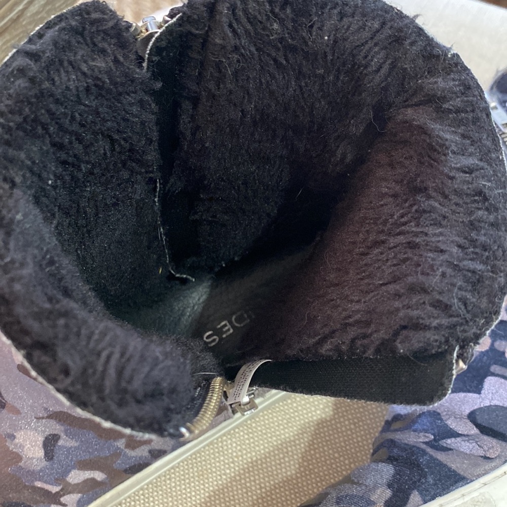 Women’s J/Slides Camo, Size 8.5 - image 6